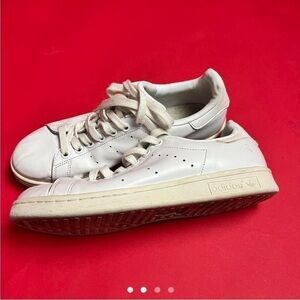 Cute and casual white sneakers 🤍🤍